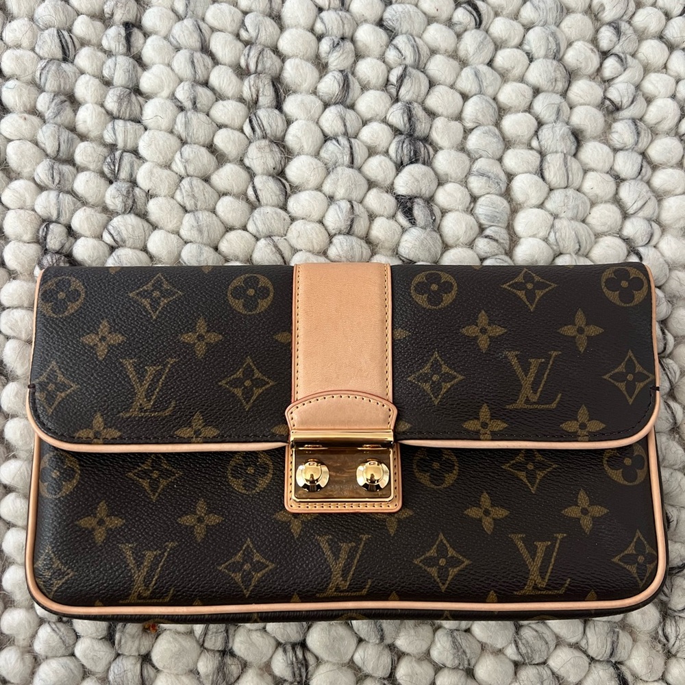 Vintage Louis Vuitton Brown and Tan Monogram Clutch
M42427